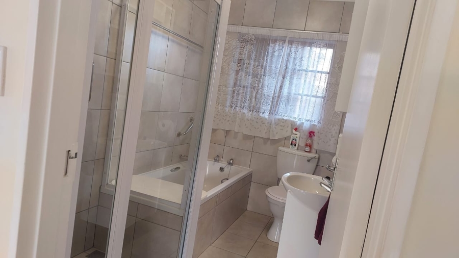 3 Bedroom Property for Sale in Gonubie North Eastern Cape